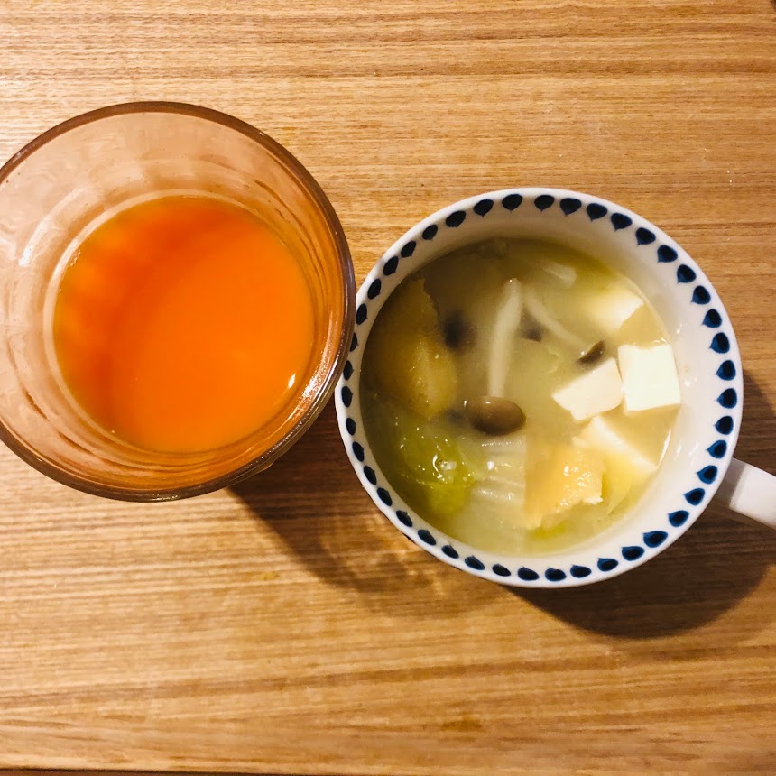 野菜ジュースと味噌汁